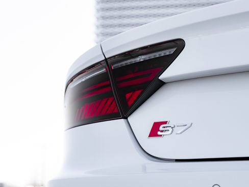 Used 2018 Audi S7 Prestige w/ Driver Assistance Package image 35