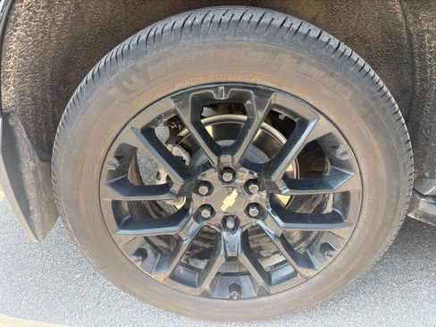 Used 2022 Chevrolet Suburban LT AWD/4WD image 12