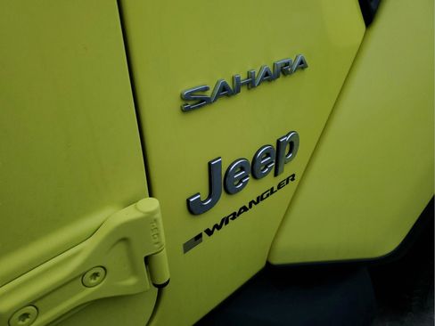 Used 2024 Jeep Wrangler Sahara image 7