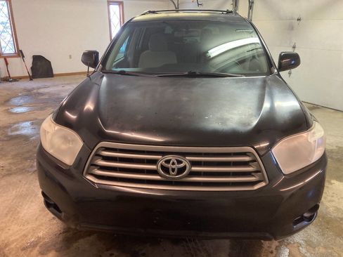 Used 2010 Toyota Highlander 2WD image 2