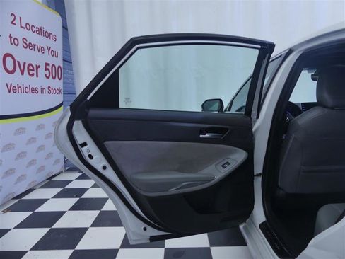 Used 2019 Toyota Avalon XSE w/ All Weather Liner Package FWD image 26
