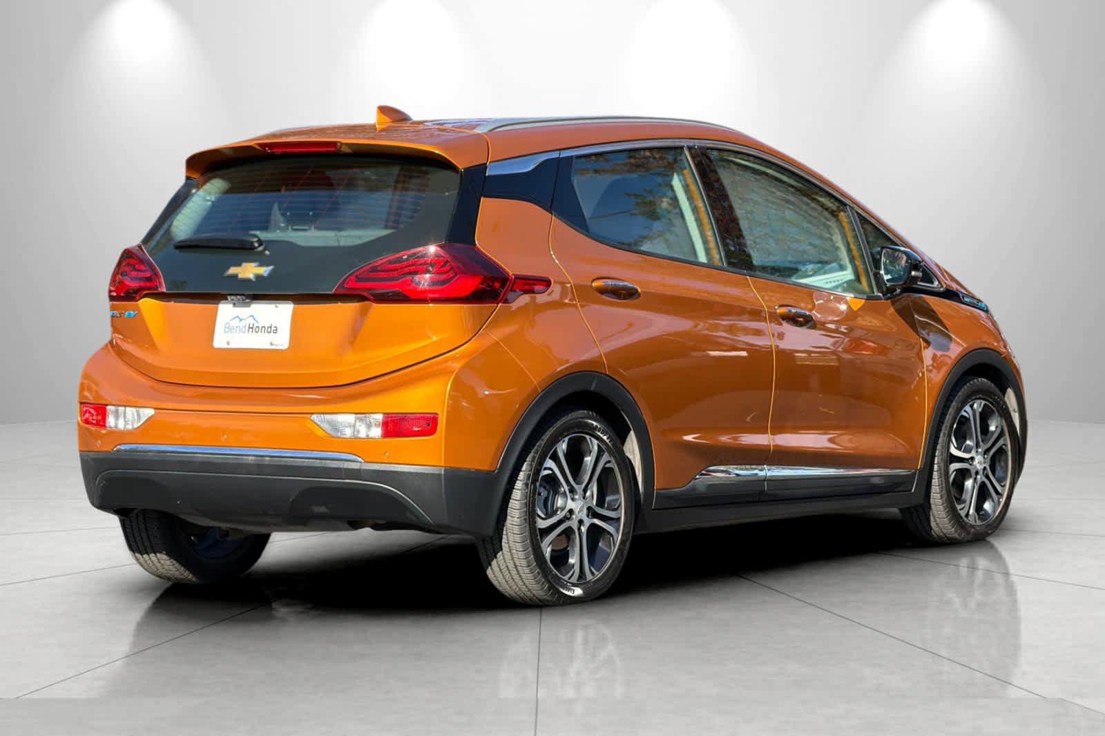 Used 2018 Chevrolet Bolt Premier w/ Driver Confidence II Package FWD image 2