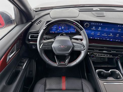 Used 2025 Chevrolet Traverse RS image 24