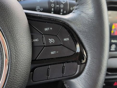Used 2020 Jeep Renegade Altitude FWD image 23