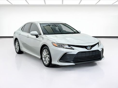 Used 2023 Toyota Camry LE FWD image 3