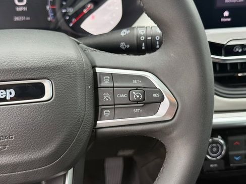 Used 2025 Jeep Compass Limited AWD/4WD image 17