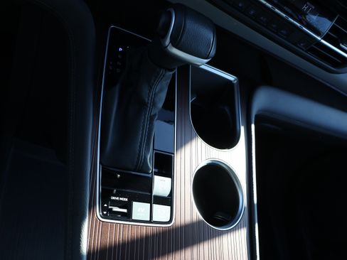 Used 2024 Toyota Sienna XLE image 28