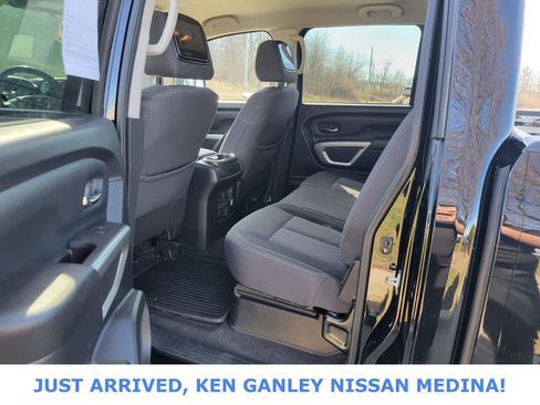 Used 2021 Nissan Titan SV w/ SV Convenience Package image 16