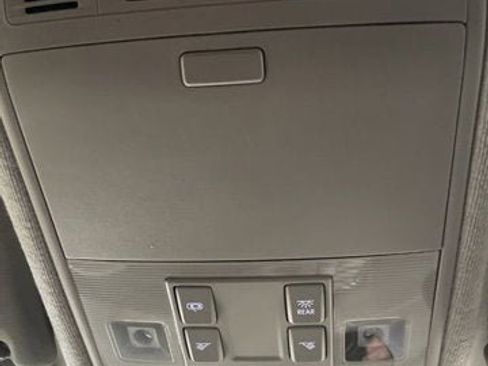 Used 2022 Volkswagen Tiguan SE AWD/4WD image 24