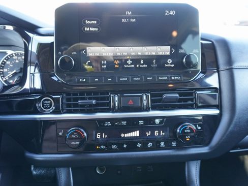 Used 2023 Nissan Pathfinder SL image 11