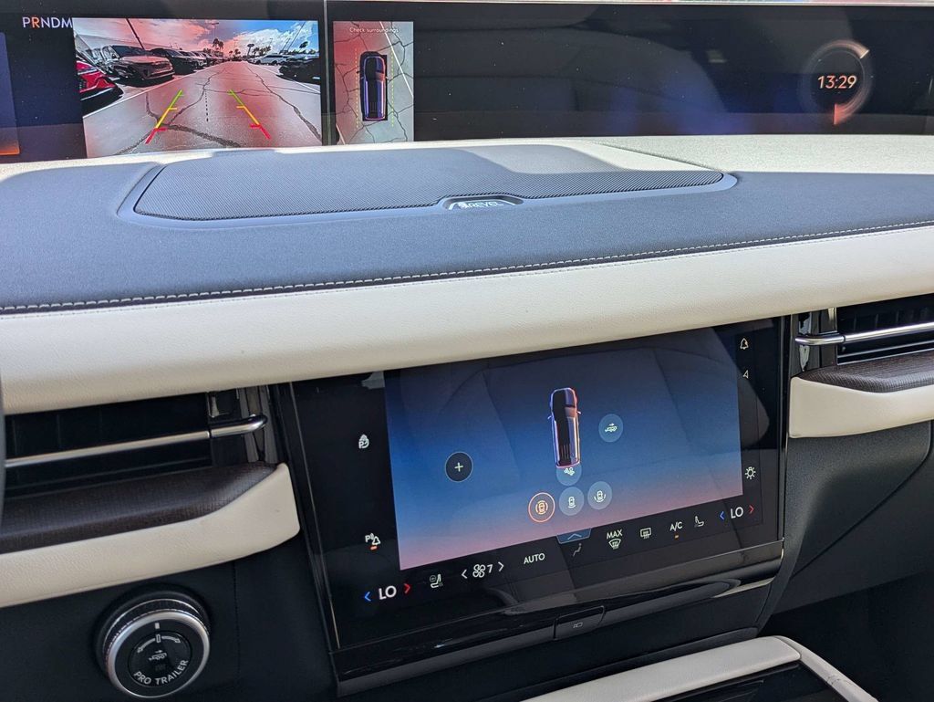New 2027 Lincoln Navigator Premiere RWD image 22