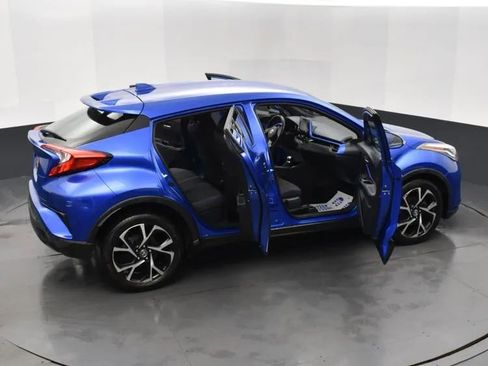 Used 2021 Toyota C-HR XLE image 6