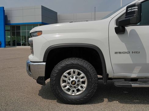 Used 2025 Chevrolet Silverado 2500 LT w/ Convenience Package AWD/4WD image 11