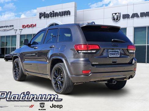 Used 2021 Jeep Grand Cherokee Laredo X image 5