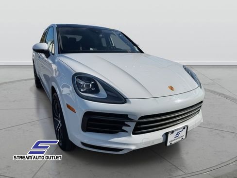 Used 2023 Porsche Cayenne Platinum Edition image 2