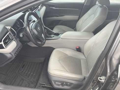Certified 2018 Toyota Camry SE w/ Convenience Package FWD image 17