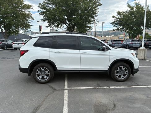 Used 2023 Honda Passport TrailSport image 2