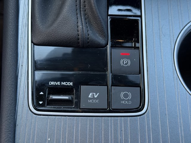 Used 2025 Toyota Sienna LE FWD image 21