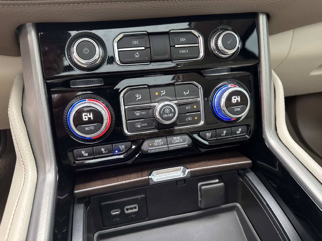 Used 2022 GMC Yukon Denali w/ Denali Premium Package AWD/4WD image 28