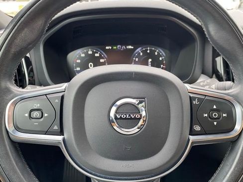 Used 2019 Volvo XC60 T5 Momentum w/ Multimedia Package image 37