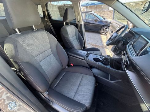 Used 2025 Nissan Rogue SV image 38