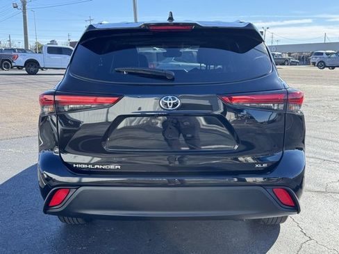 Used 2023 Toyota Highlander XLE image 4
