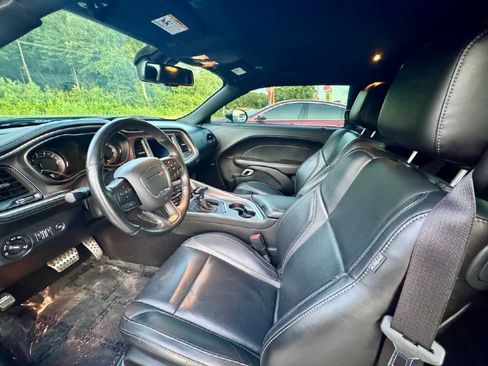 Used 2020 Dodge Challenger SXT w/ Plus Package image 9