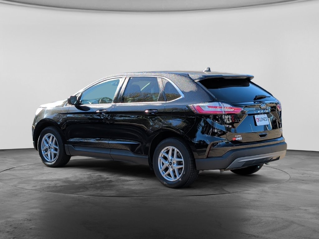 Used 2024 Ford Edge SEL AWD/4WD image 5