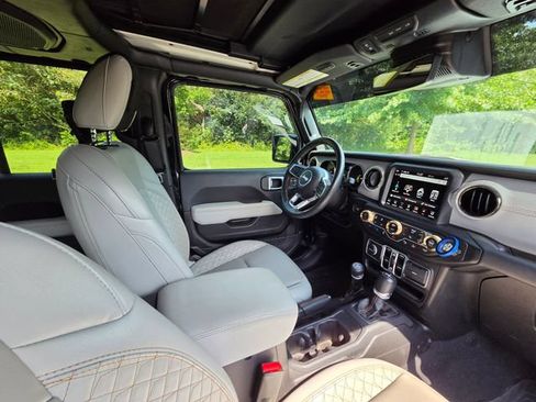 Used 2023 Jeep Wrangler Unlimited Sahara AWD/4WD image 24