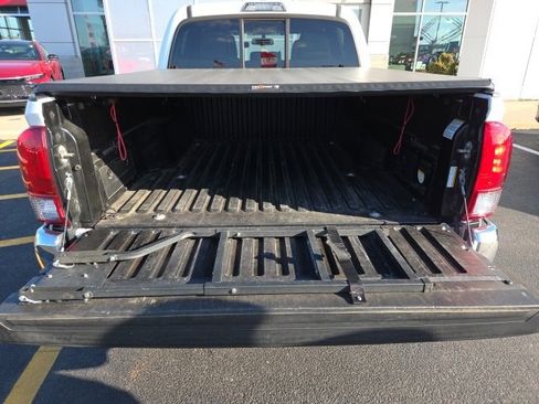 Used 2016 Toyota Tacoma 4x4 Double Cab image 5