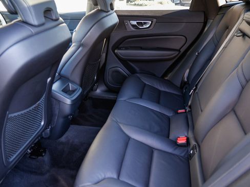 Used 2025 Volvo XC60 B5 Plus image 19