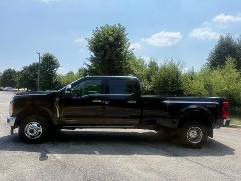 Used 2023 Ford F350 Lariat w/ Lariat Ultimate Package AWD/4WD image 3