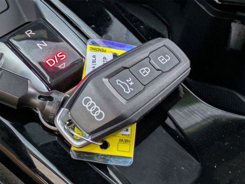 Used 2025 Audi Q5 Premium w/ Convenience Package image 30