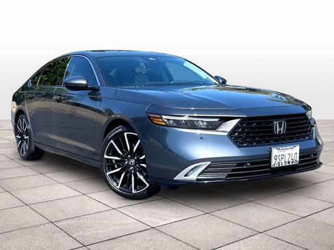 Used 2025 Honda Accord Touring image 2