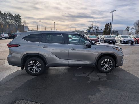 Used 2026 Toyota Highlander XLE image 7