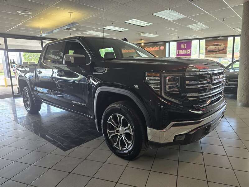 Used 2025 GMC Sierra 1500 SLT AWD/4WD image 2