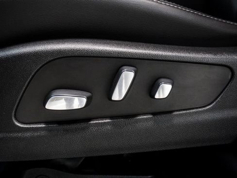 Used 2022 Cadillac XT6 Premium Luxury w/ Technology Package FWD image 7