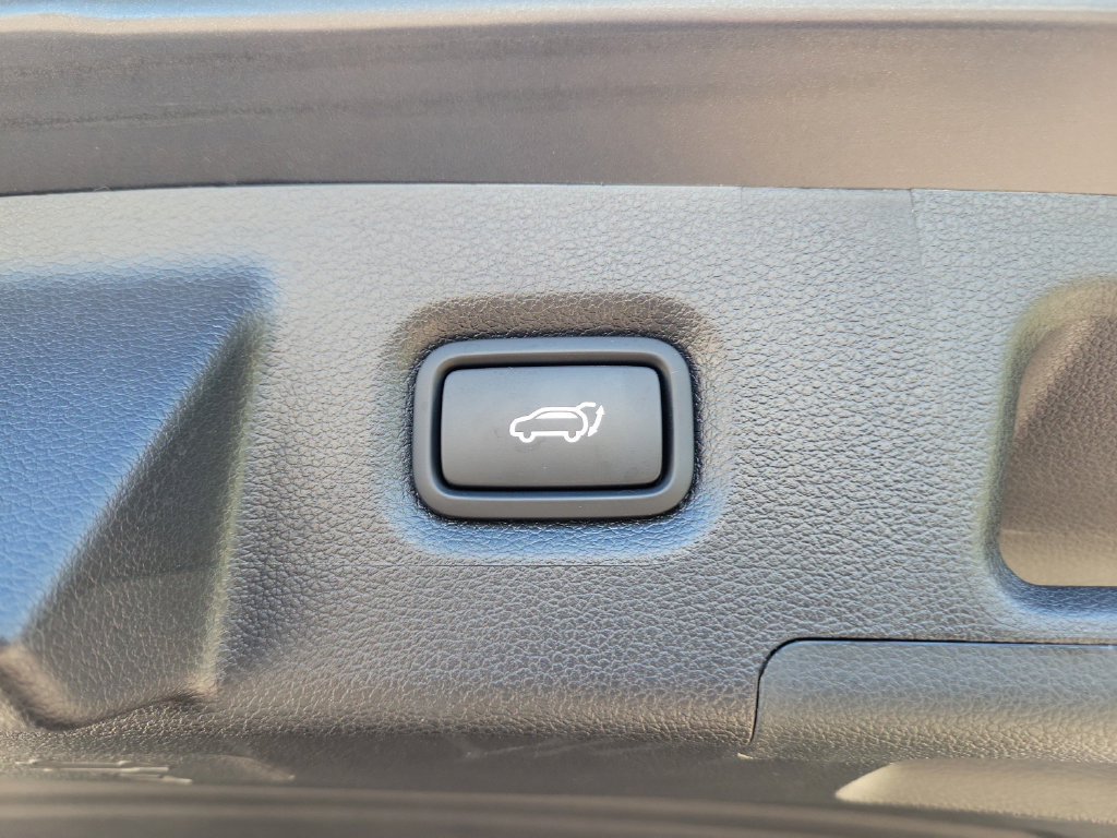 Used 2022 Hyundai Santa Fe Limited FWD image 11