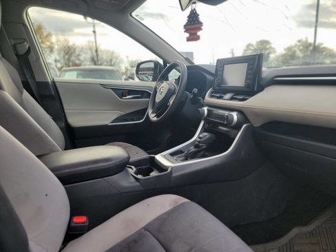 Used 2019 Toyota RAV4 XLE image 11