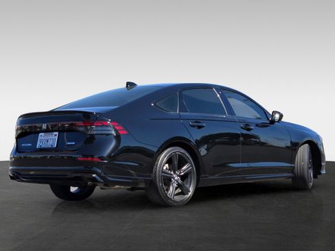 Used 2025 Honda Accord Sport image 4