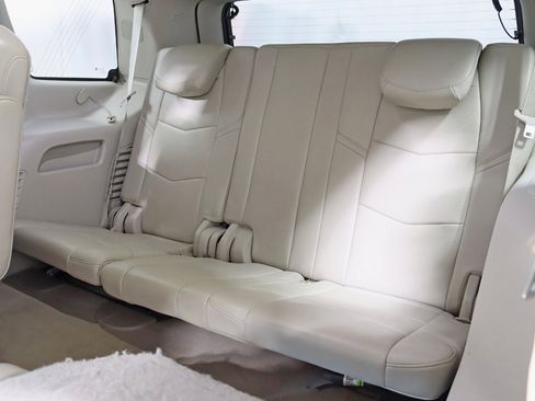 Used 2015 Cadillac Escalade Luxury AWD/4WD image 29