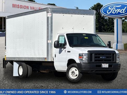 Used 2019 Ford E-450 and Econoline 450 Super Duty w/ Power Windows & Locks Group RWD image 1
