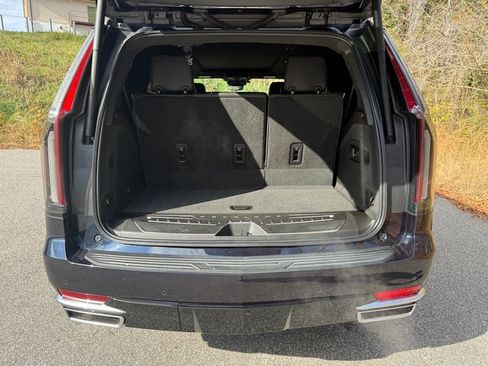 Used 2021 Cadillac Escalade Premium Luxury image 18