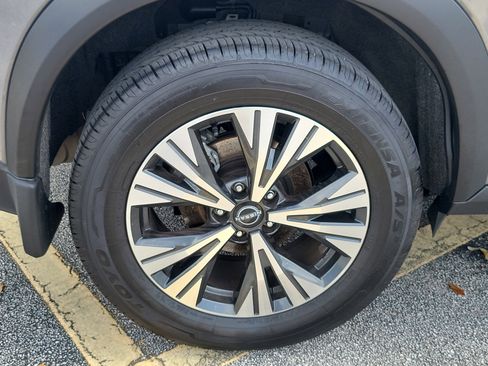 Used 2022 Nissan Rogue SV image 5