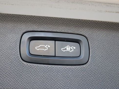 Used 2021 Volvo XC90 T6 Momentum image 29