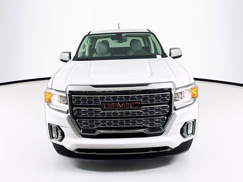 Used 2022 GMC Canyon Denali image 2