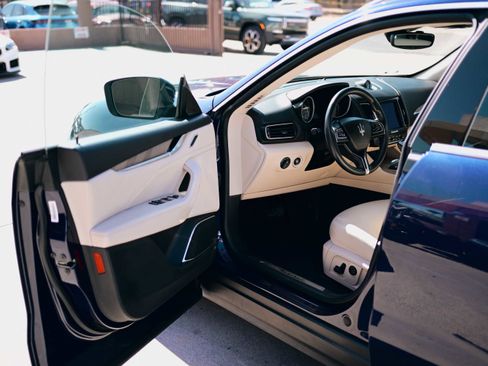 Used 2019 Maserati Levante GranLusso image 6