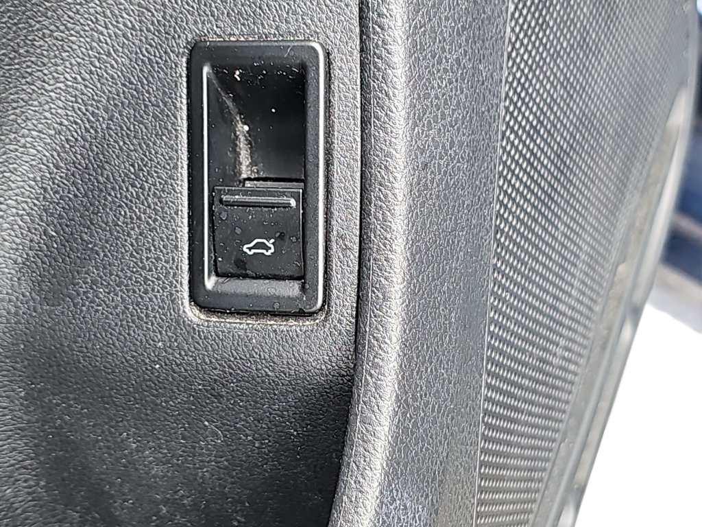 Used 2011 Volkswagen Jetta SE FWD image 30