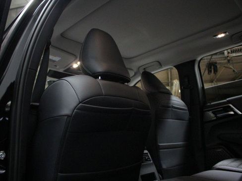 New 2025 Mitsubishi Outlander SE image 23