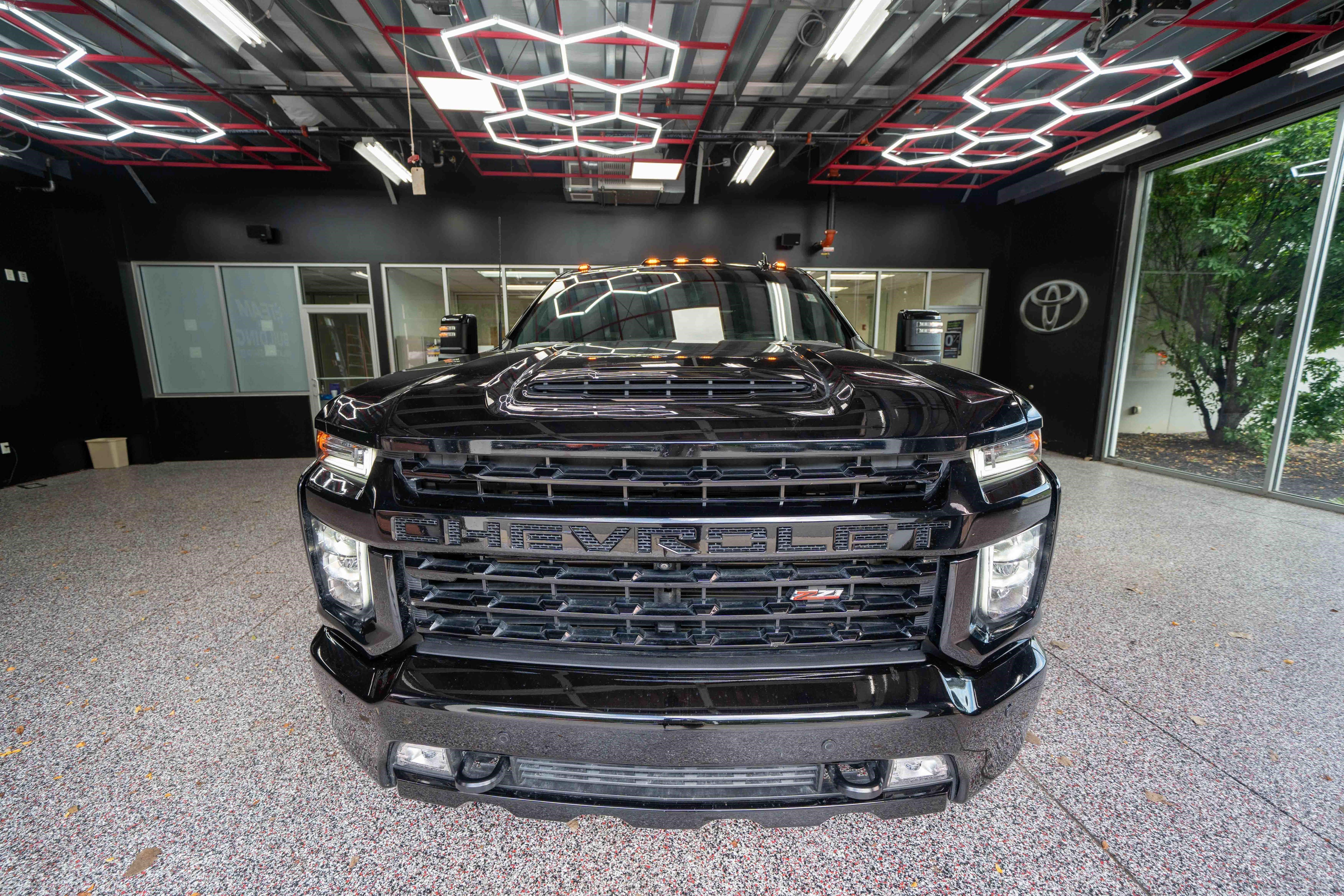 Used 2022 Chevrolet Silverado 2500 LTZ w/ LTZ Plus Package AWD/4WD image 6